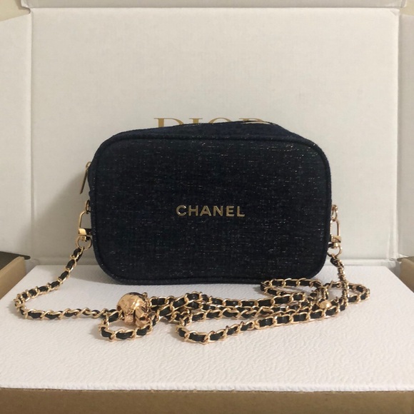 Chanel makeup bag - Picture 1 of 15